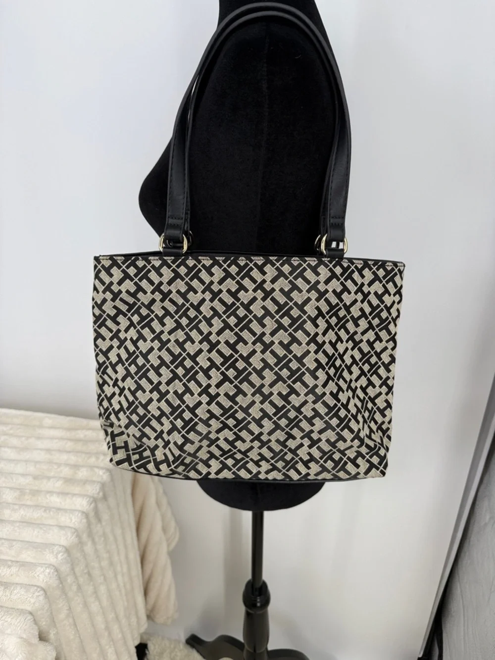 Tommy Hilfiger monogrammed Patterned shoulder bag